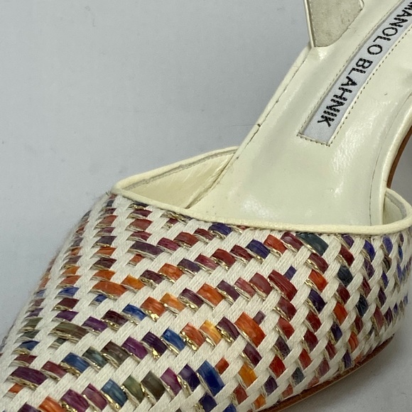 MANOLO BLAHNIK
Carolyne Raffia Slingbacks Rainbow - Picture 6 of 11